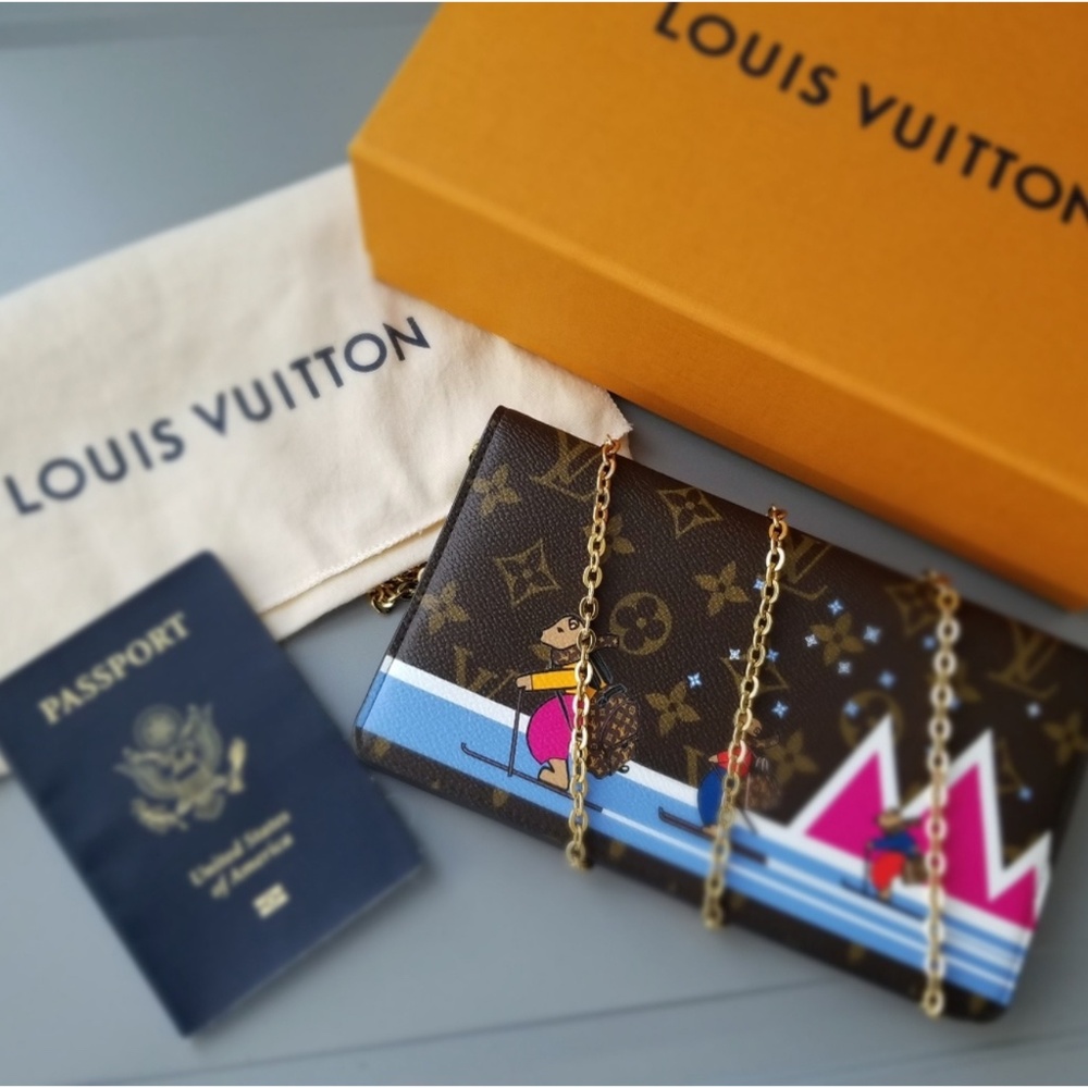 Louis Vuitton Limited Edition Weekend Animation Pochette Monogram Crossbody Bag - Picture 12 of 12